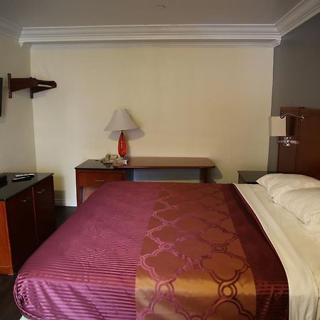 Chateau Inn&Suites Downey Extérieur photo