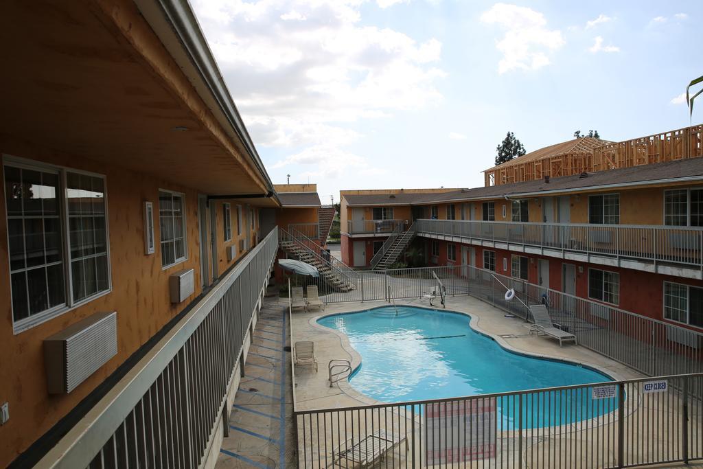 Chateau Inn&Suites Downey Extérieur photo