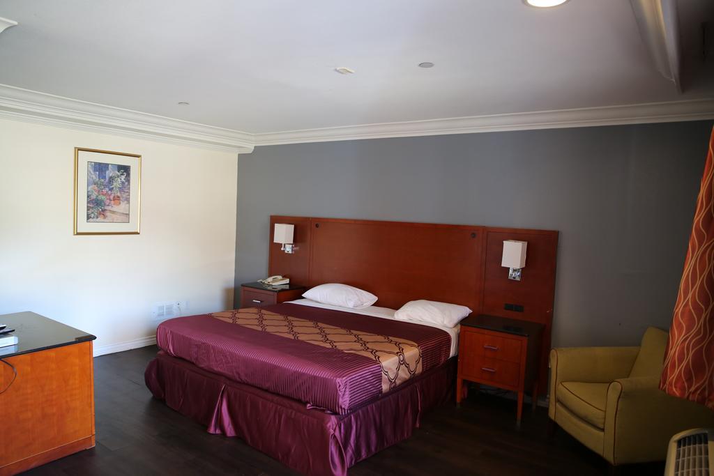 Chateau Inn&Suites Downey Extérieur photo