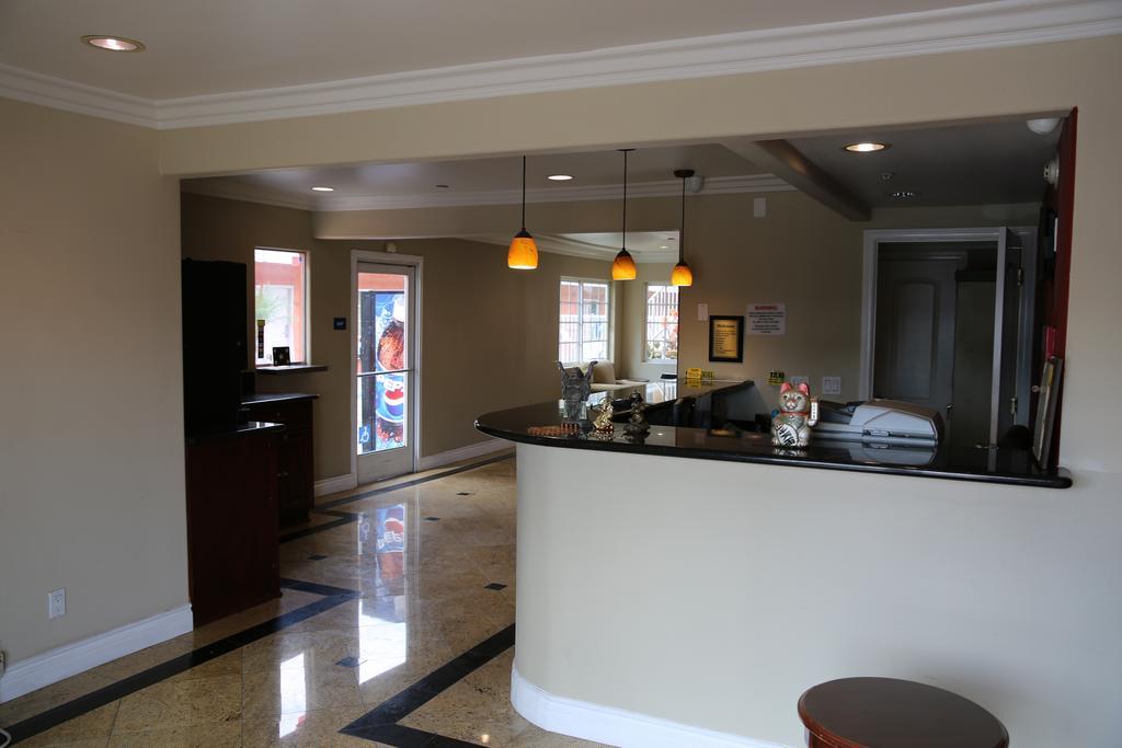 Chateau Inn&Suites Downey Extérieur photo