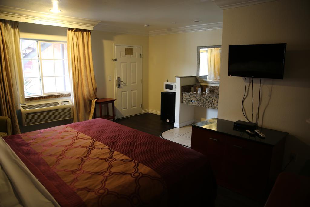 Chateau Inn&Suites Downey Extérieur photo