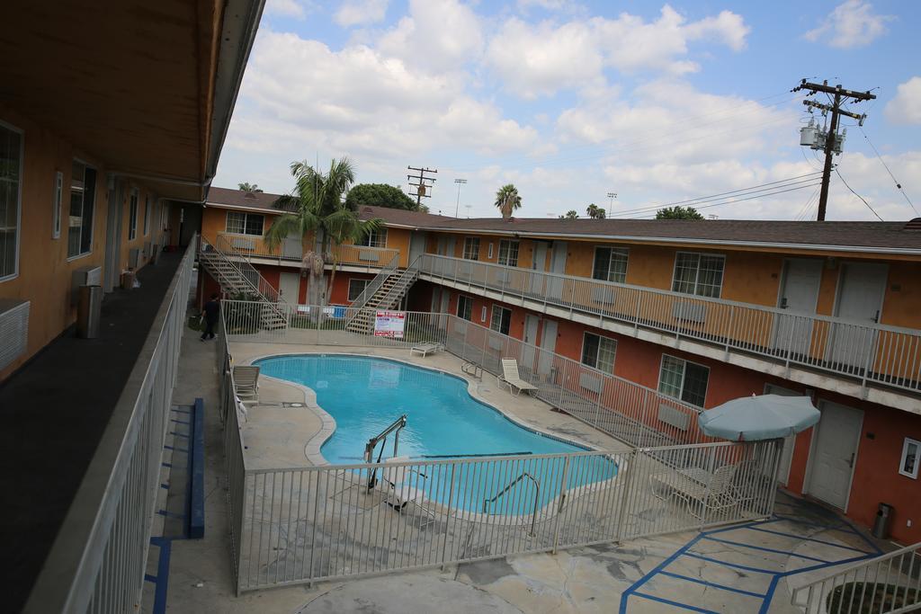 Chateau Inn&Suites Downey Extérieur photo