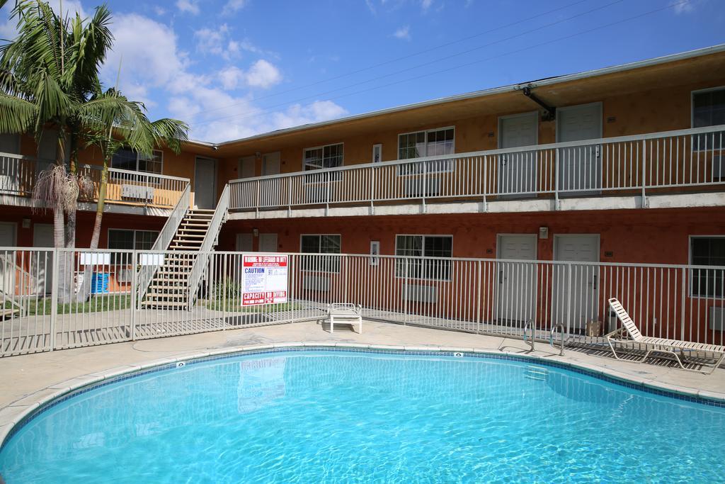 Chateau Inn&Suites Downey Extérieur photo
