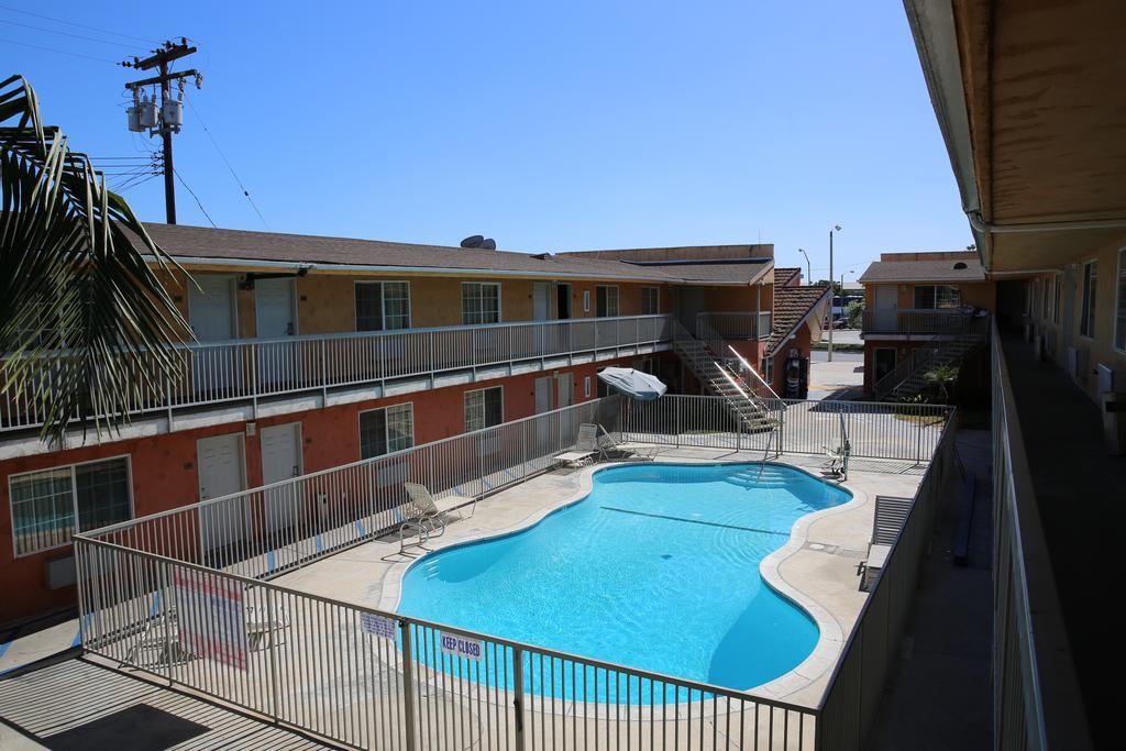 Chateau Inn&Suites Downey Extérieur photo